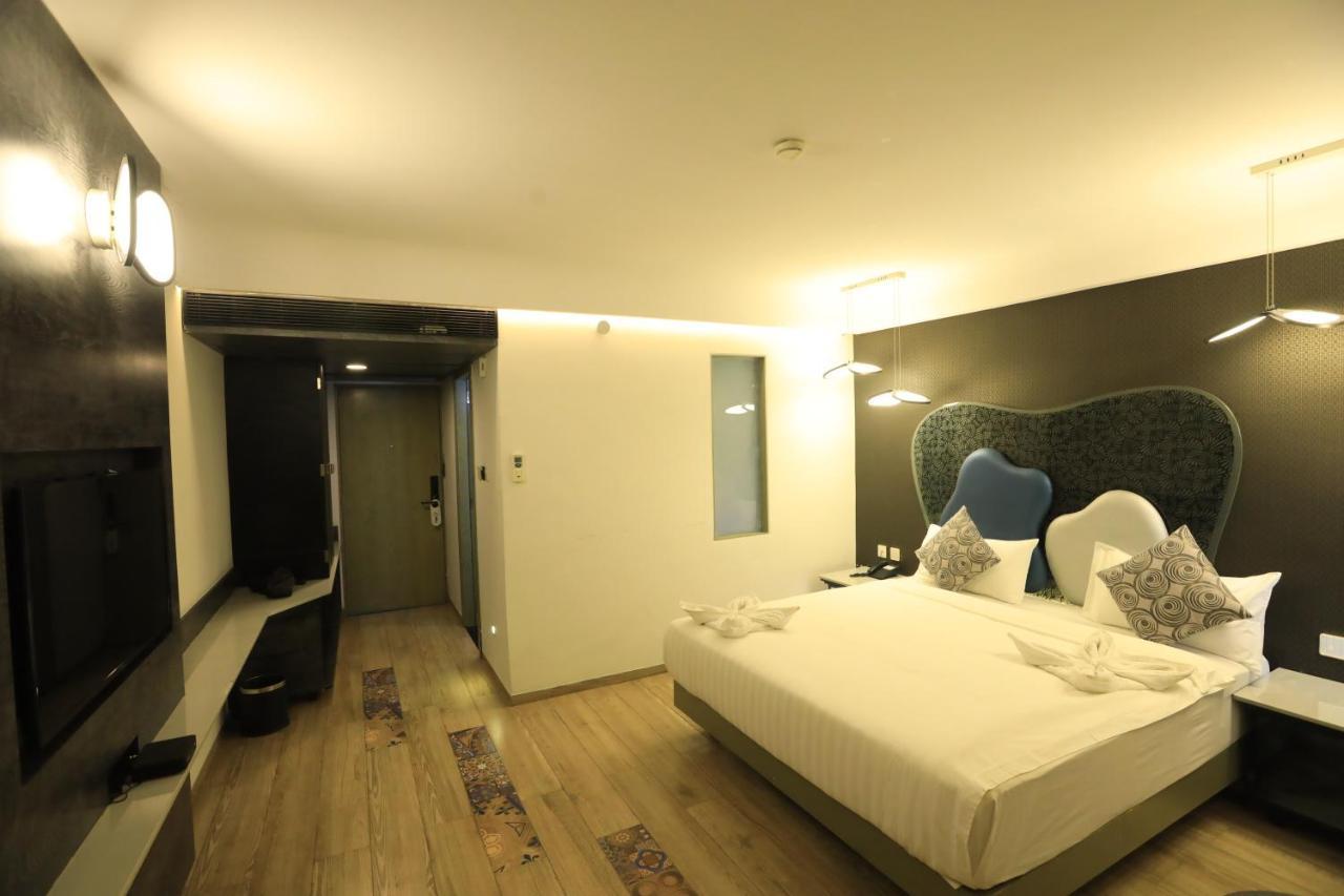 Humming Bird Hotel & Banquet Ānand Exteriér fotografie