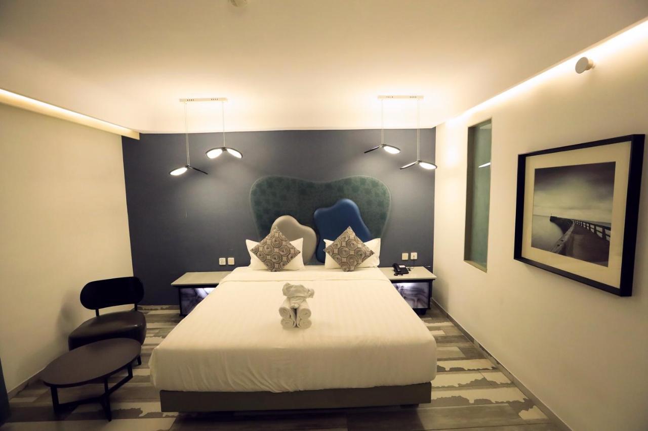 Humming Bird Hotel & Banquet Ānand Exteriér fotografie