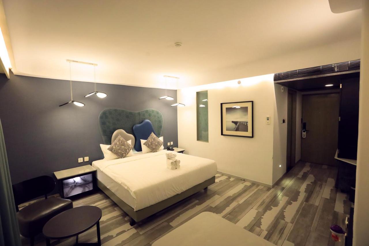 Humming Bird Hotel & Banquet Ānand Exteriér fotografie
